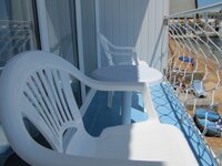 № 016. Феодосия однокомнатные люксы по 3 отдыхающих в гостевом эллинге с балконами и великолепным видом на море Подробнее
