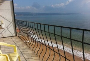 Гостиница в Феодосии со своим пляжем -эллинг на Черноморской набережной балкон
