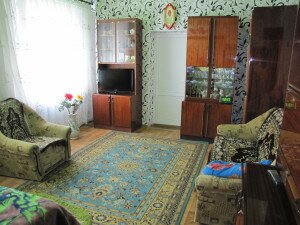 №120 Феодосия снять двух комнатный дом с басейном в районе- Комсомольского парка по ул.Чкалова.