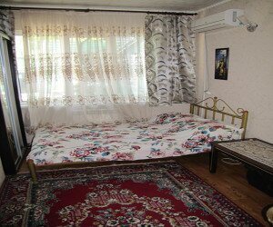 №120 Феодосия снять двух комнатный дом с басейном в районе Комсомольского- парка по ул.Чкалова