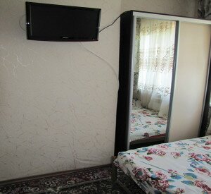 №120 Феодосия снять двух комнатный дом с басейном - в районе Комсомольского парка по ул.Чкалова