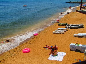 Снять номер в Феодосии по Черноморской набережной в эллинговом городке это пляжный отдых в номерах люкс с видом на море!
